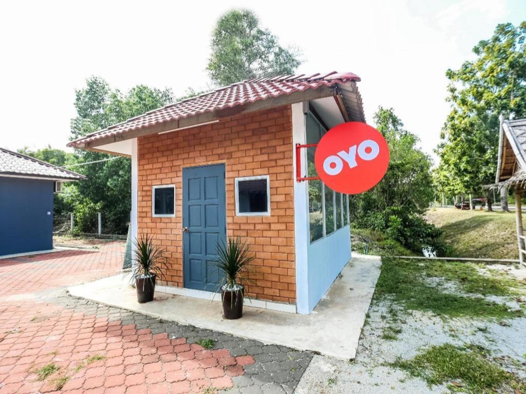Oyo 89607 Aloha Chalet Kampung Raja Exteriér fotografie