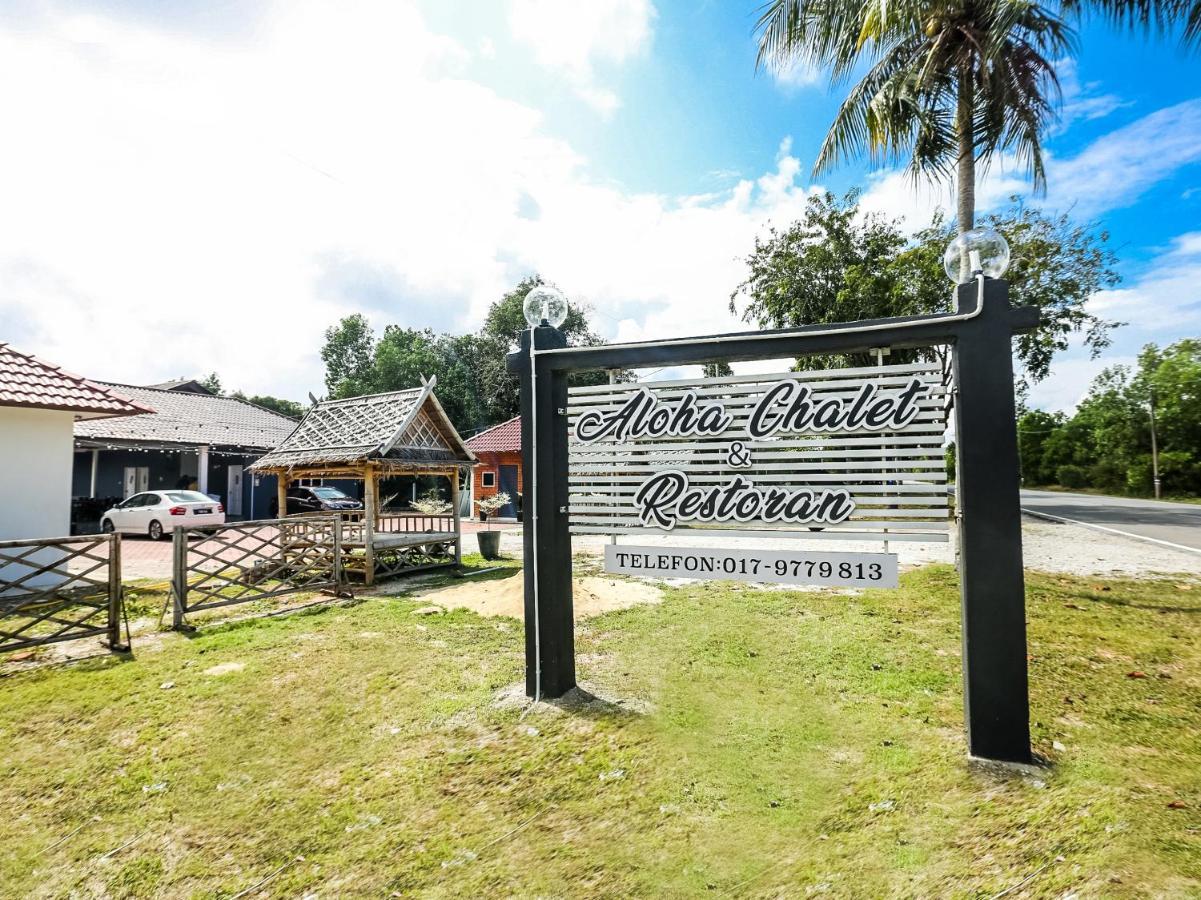 Oyo 89607 Aloha Chalet Kampung Raja Exteriér fotografie