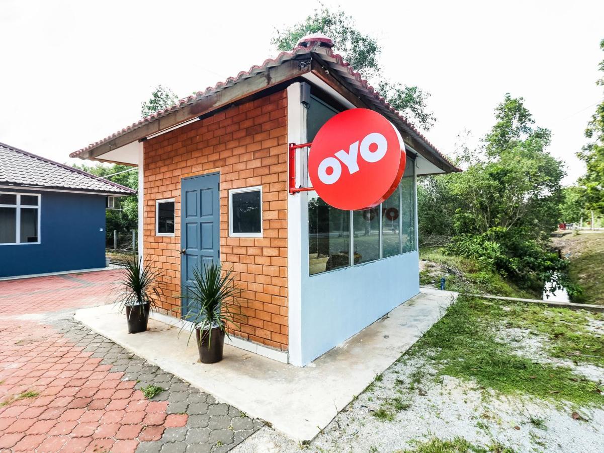 Oyo 89607 Aloha Chalet Kampung Raja Exteriér fotografie